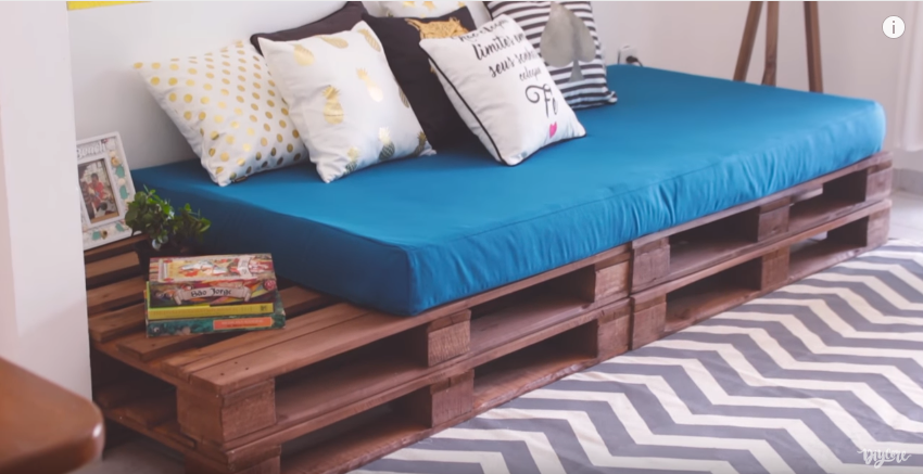 D.I.Y: Faça um sofá cama de pallet estilo para sua sala de estar! Vem ver!